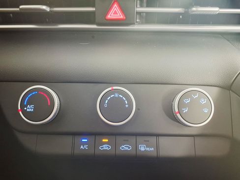 Certified 2023 Hyundai Elantra SE FWD image 20