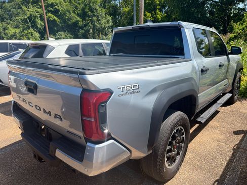 Used 2024 Toyota Tacoma TRD Off-Road w/ TRD Off Road Upgrade Package AWD/4WD image 2