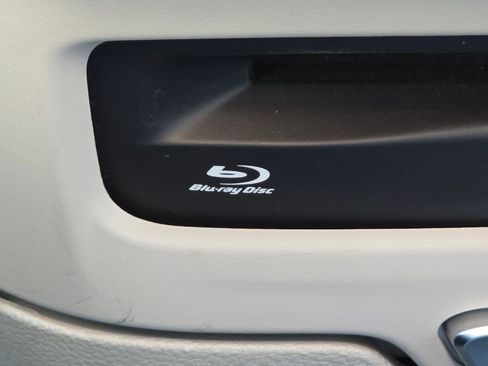 Used 2019 Chrysler Pacifica Touring-L Plus w/ Advanced Safetytec Group FWD image 8