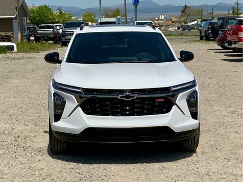 New 2026 Chevrolet Trax RS w/ Sunroof Package FWD image 8