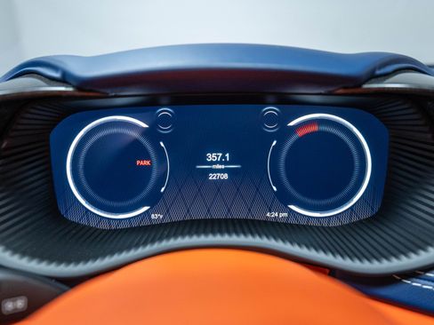 Used 2021 Aston Martin DBX AWD/4WD image 11