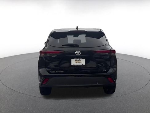 Used 2025 Toyota Highlander LE image 12