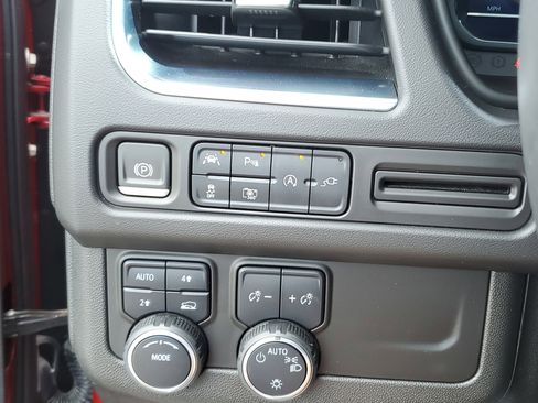 Used 2022 Chevrolet Tahoe LT w/ Luxury Package image 21