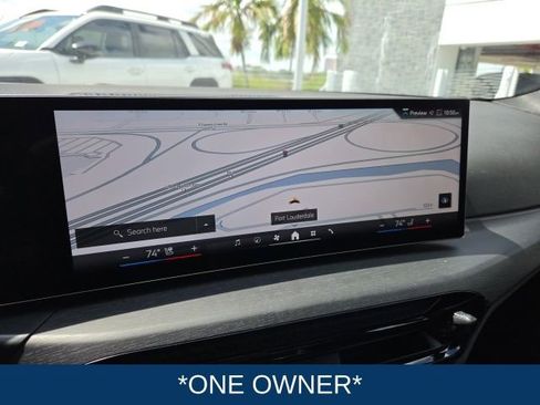 Used 2025 BMW 330i Sedan image 3