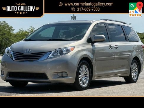 Used 2017 Toyota Sienna XLE FWD image 1