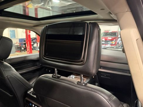 Used 2018 Ford Expedition Max Platinum AWD/4WD image 27