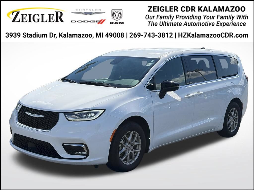 Certified 2025 Chrysler Pacifica Select FWD image 1