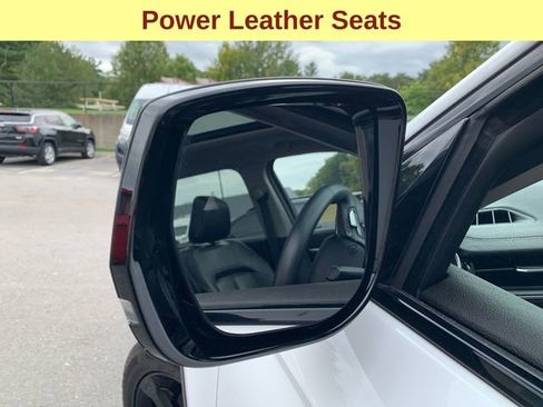 Used 2022 Jeep Grand Cherokee L Limited w/ Black Appearance Package image 9