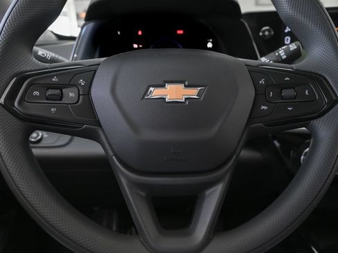 Used 2026 Chevrolet Trax LT w/ Sunroof Package FWD image 19