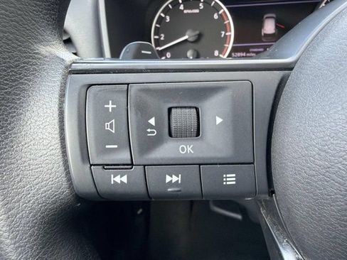 Used 2024 Nissan Rogue SV FWD image 25