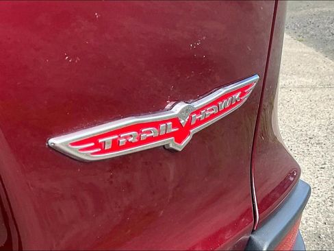 Used 2019 Jeep Cherokee Trailhawk AWD/4WD image 10