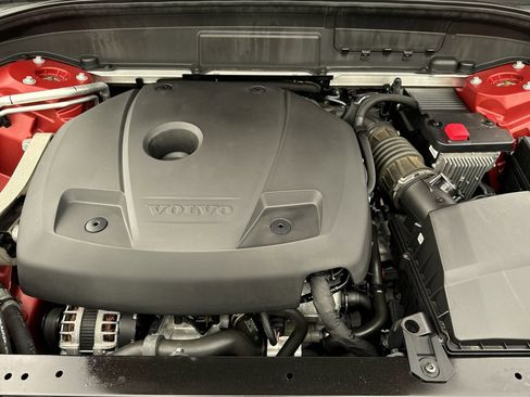 Used 2021 Volvo XC60 T6 Momentum w/ Premium Package image 11