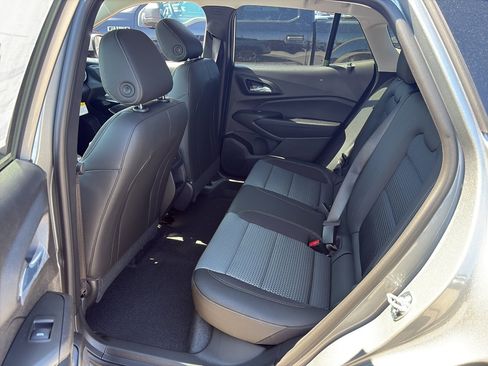 New 2026 Chevrolet Trax LT w/ Sunroof Package FWD image 5