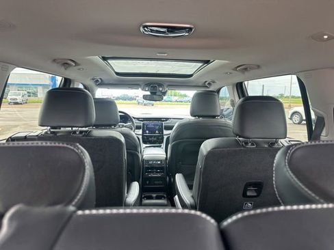 Used 2022 Jeep Grand Cherokee L Limited AWD/4WD image 22