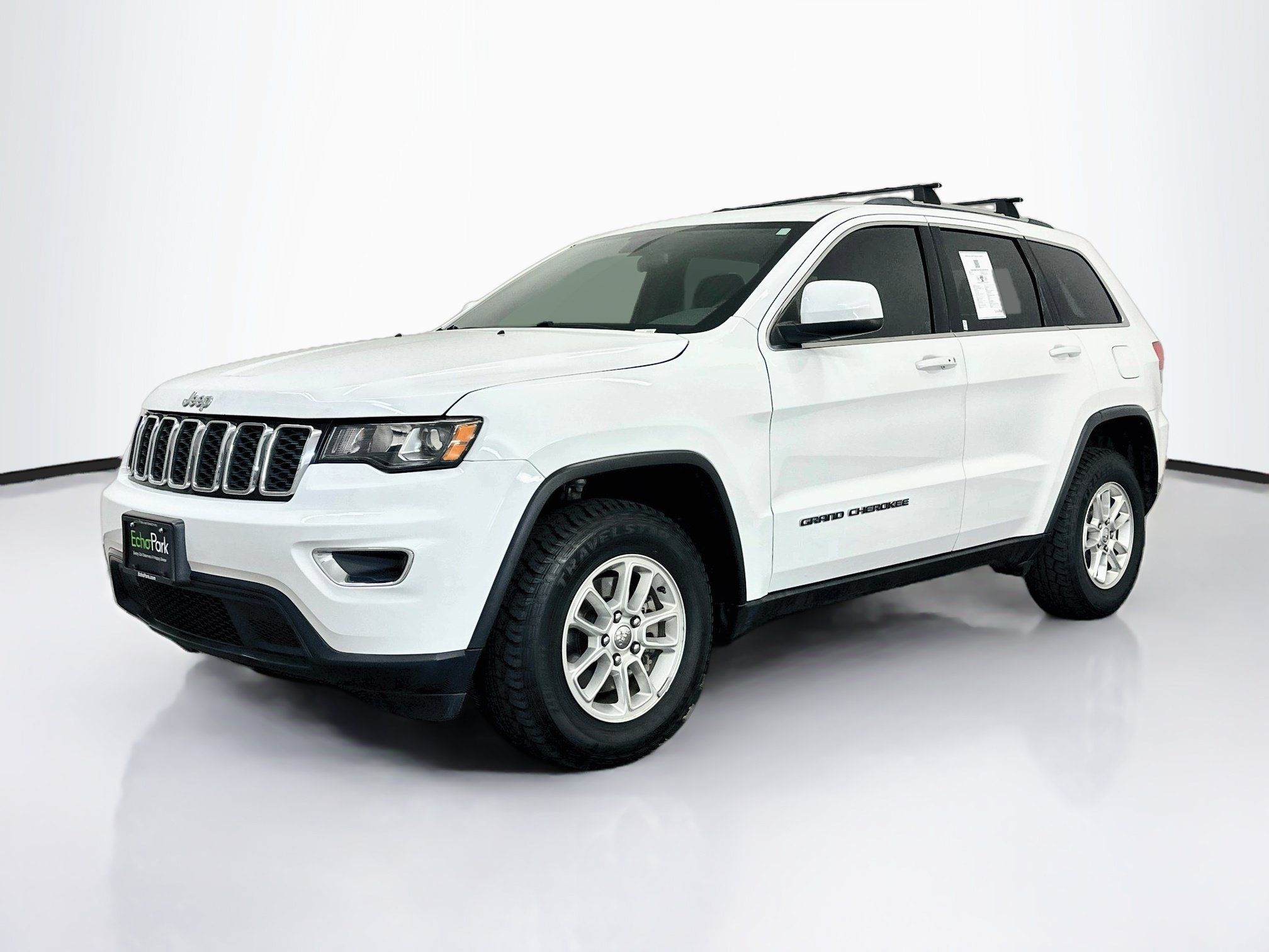 Used 2018 Jeep Grand Cherokee Laredo AWD/4WD image 3