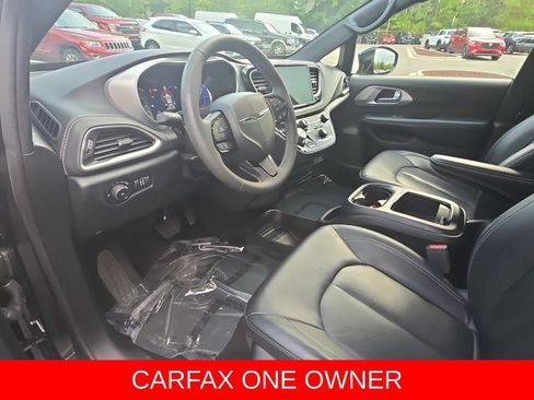Used 2022 Chrysler Pacifica Touring-L w/ S Appearance Package FWD image 17