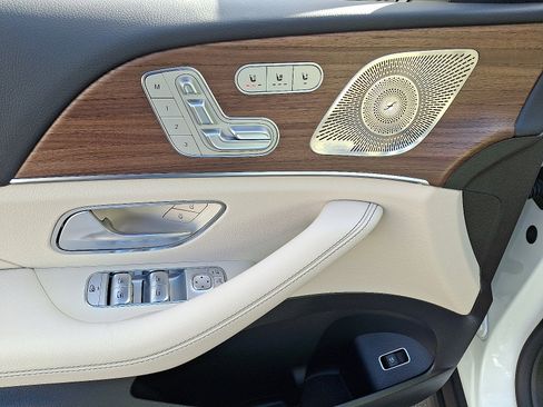 New 2026 Mercedes-Benz GLS 450 4MATIC image 10