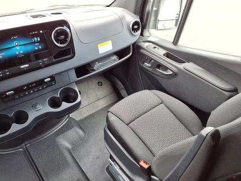Used 2023 Mercedes-Benz Sprinter 3500 image 22