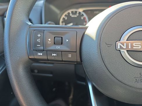 Used 2023 Nissan Rogue S image 19