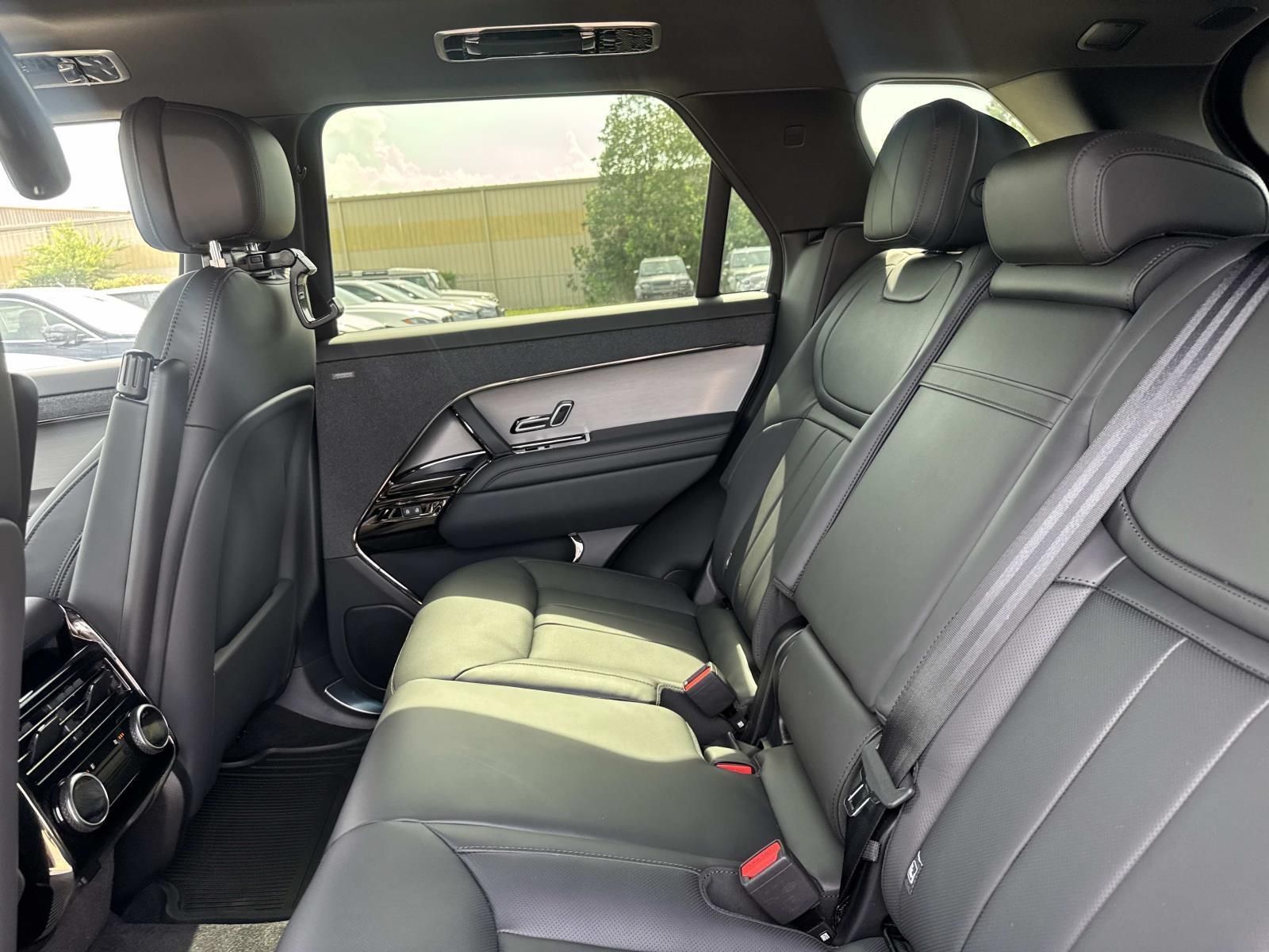 New 2026 Land Rover Range Rover Sport SE AWD/4WD image 8
