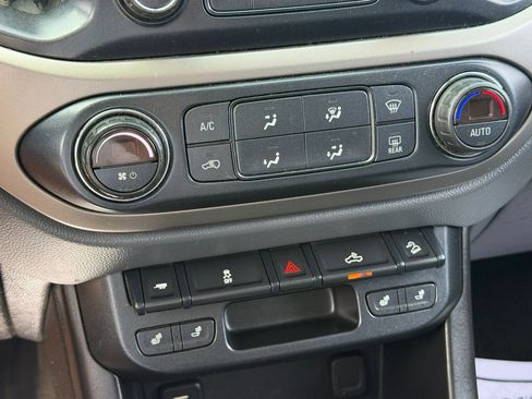 Used 2018 Chevrolet Colorado Z71 w/ Z71 Midnight Edition image 4