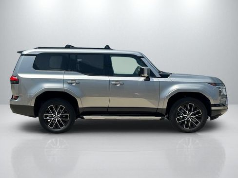 Used 2025 Lexus GX 550 w/ Accessory Package (2T) AWD/4WD image 4
