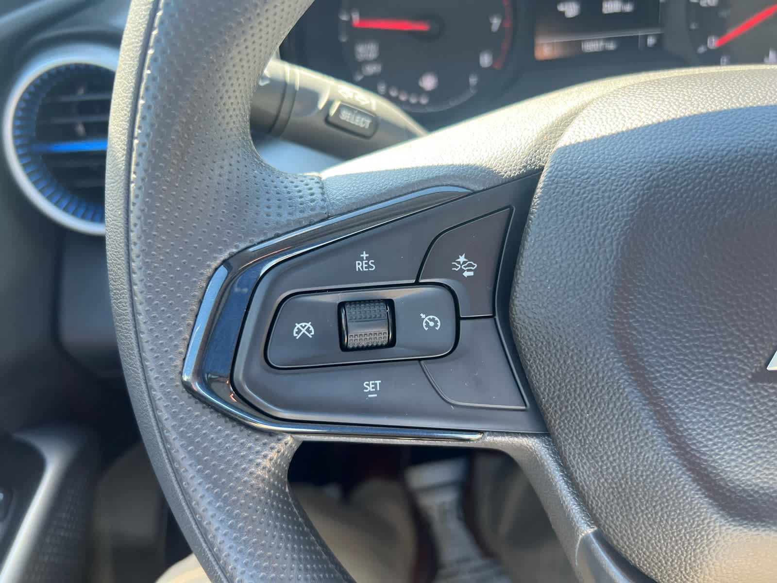 Used 2025 Chevrolet Trax LS w/ Driver Confidence Package FWD image 10