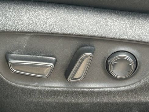 Used 2024 Toyota Highlander XLE FWD image 28