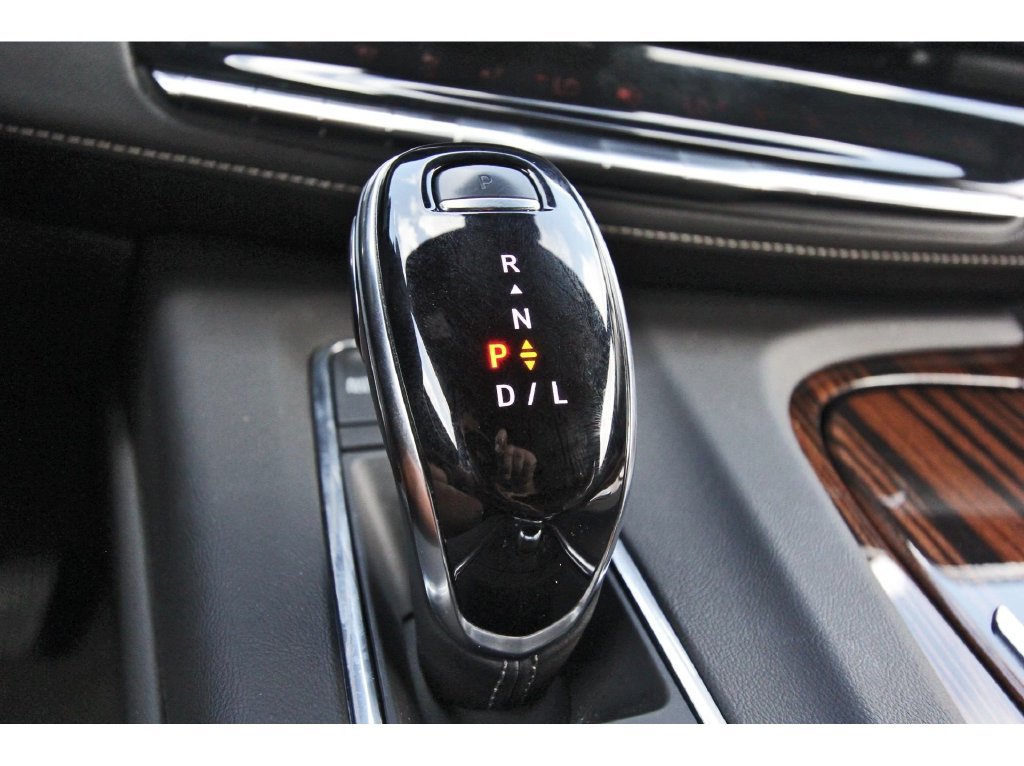 Used 2024 Cadillac Escalade Premium Luxury RWD image 25