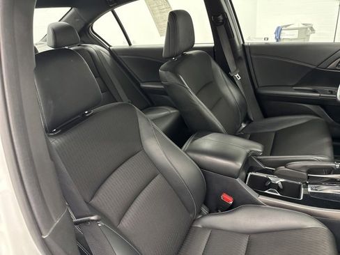 Certified 2017 Honda Accord Sport image 21