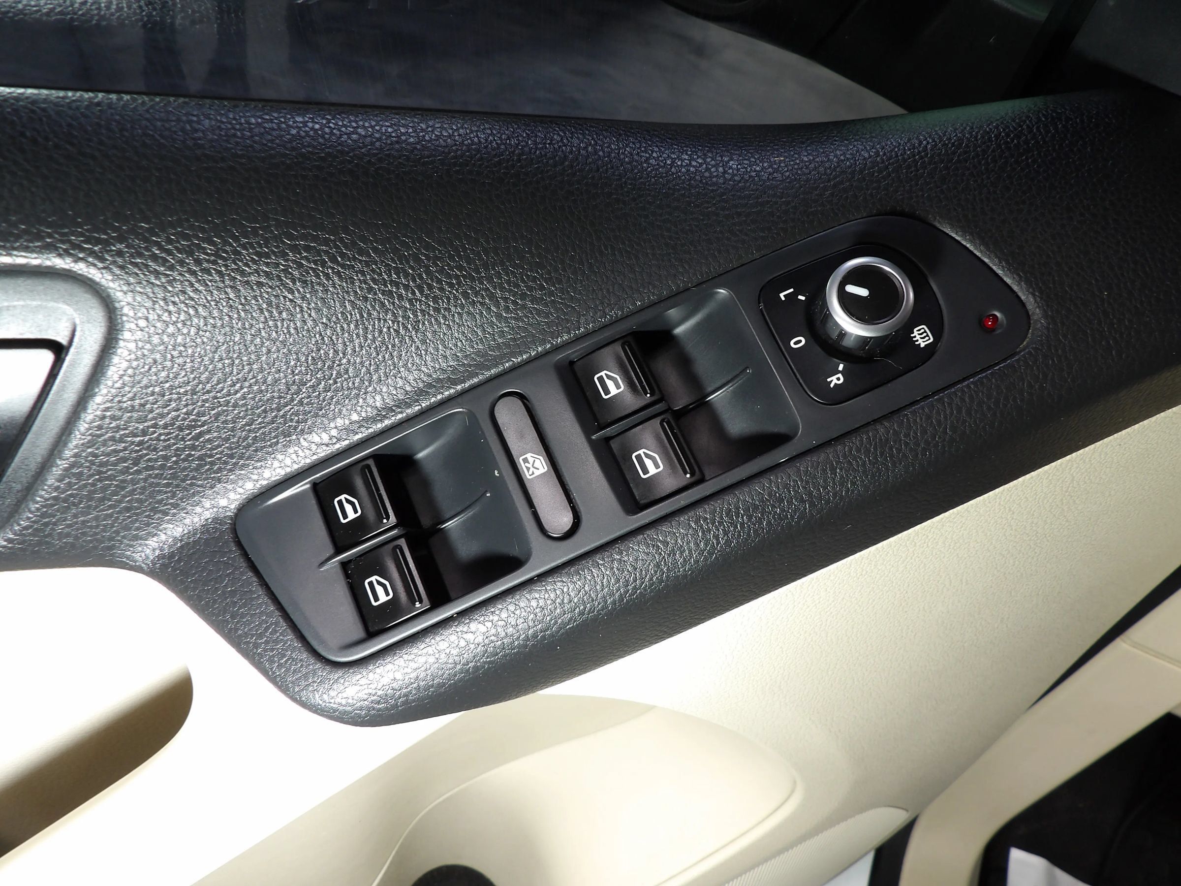 Used 2015 Volkswagen Tiguan SEL AWD/4WD image 7
