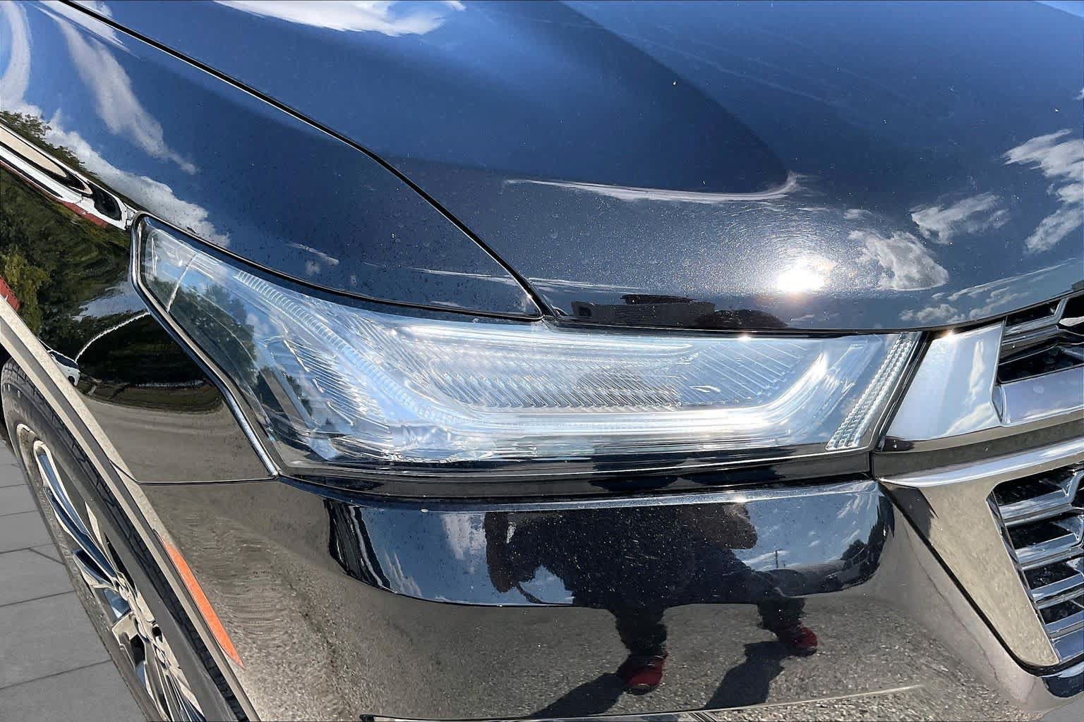 Used 2023 Chevrolet Traverse RS FWD image 26