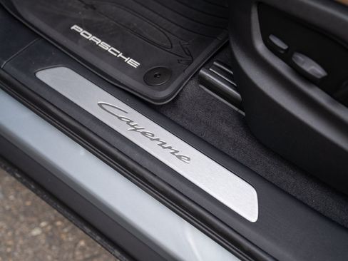 Certified 2025 Porsche Cayenne Coupe AWD/4WD image 11