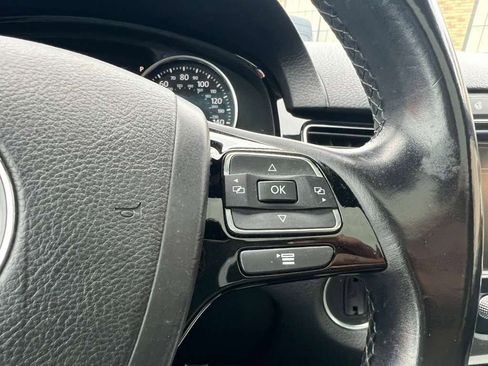 Used 2017 Volkswagen Touareg Wolfsburg Edition image 32