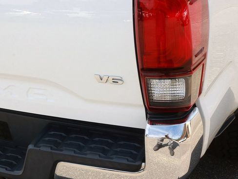 Used 2019 Toyota Tacoma TRD Off-Road AWD/4WD image 7