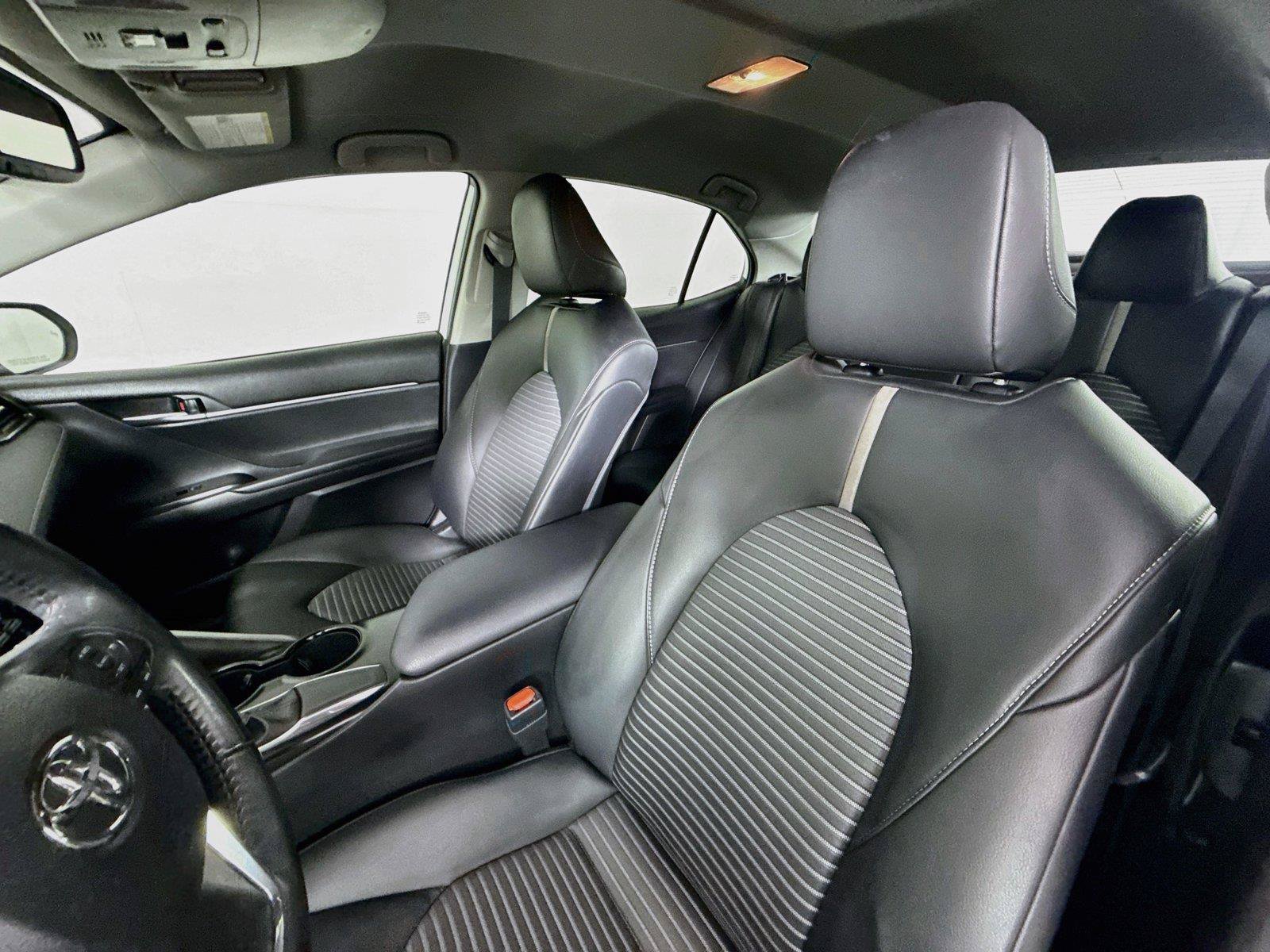Used 2019 Toyota Camry SE w/ Convenience Package FWD image 3