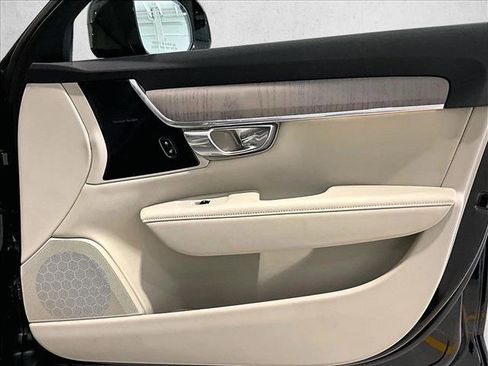 Used 2025 Volvo V90 B6 Cross Country Plus w/ Protection Package Premier AWD/4WD image 19