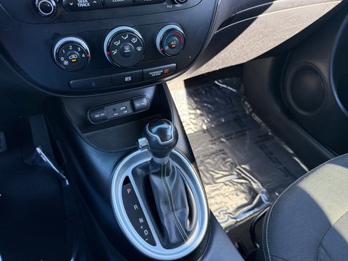 Used 2016 Kia Soul + image 13