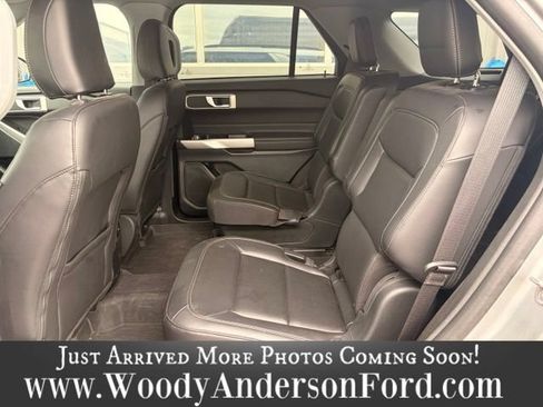 Used 2024 Ford Explorer XLT w/ Equipment Group 202A AWD/4WD image 9
