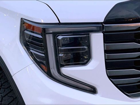 Used 2025 GMC Sierra 1500 AT4 w/ AT4 Premium Package AWD/4WD image 25