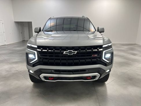 Used 2025 Chevrolet Suburban Z71 AWD/4WD image 3