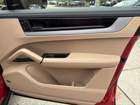 Used 2024 Porsche Cayenne Coupe image 15