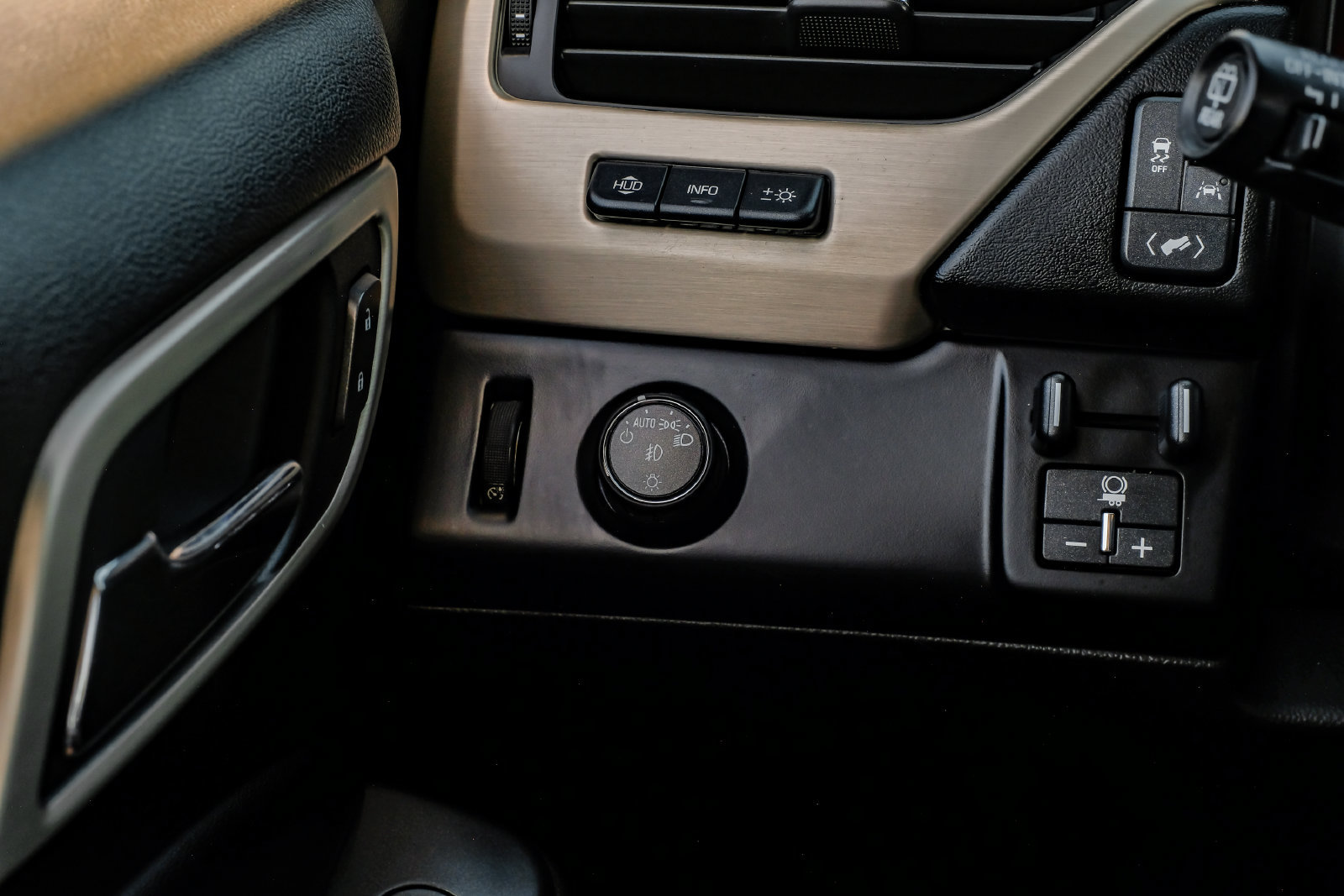 Used 2018 GMC Yukon Denali RWD image 29