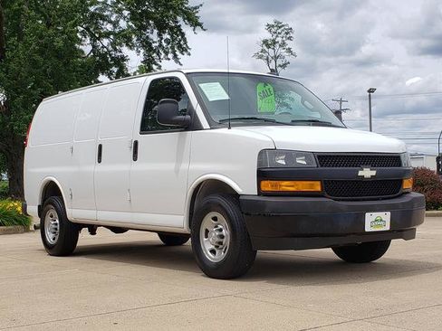 Used 2018 Chevrolet Express 2500 w/ Driver Convenience Package RWD image 8