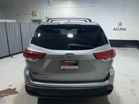 Used 2017 Toyota Highlander XLE AWD/4WD image 5