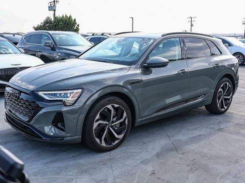 Used 2024 Audi Q8 e-tron Premium Plus w/ Premium Plus Package image 3