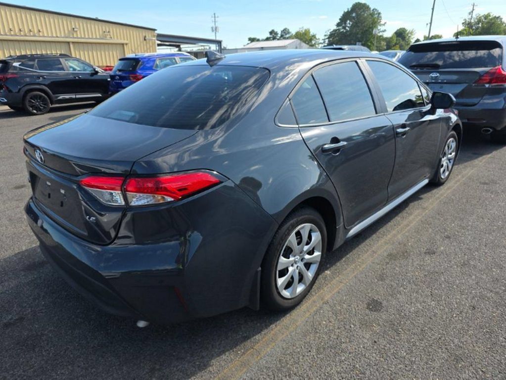 Used 2025 Toyota Corolla LE FWD image 4