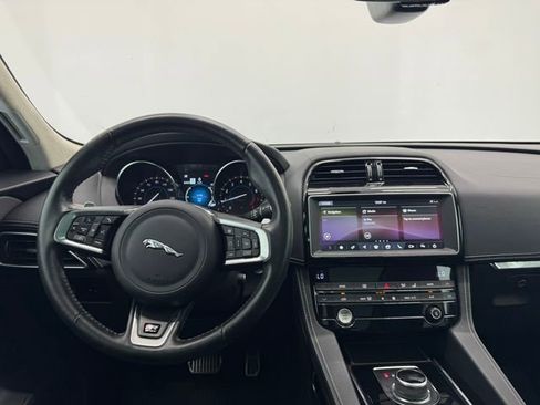 Used 2019 Jaguar F-PACE R-Sport image 3