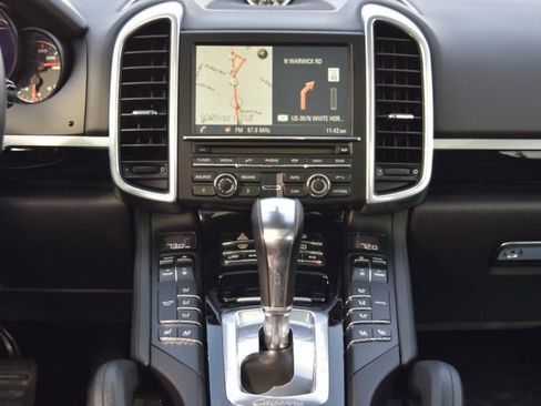 Used 2016 Porsche Cayenne image 21