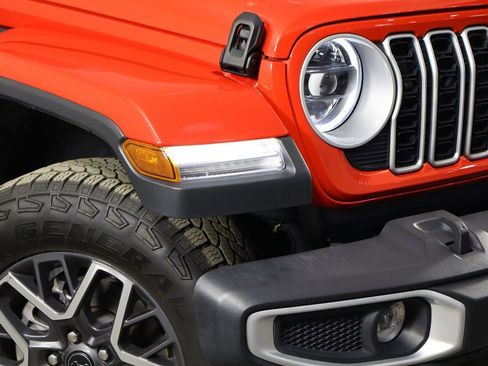 Used 2025 Jeep Wrangler Unlimited Sahara AWD/4WD image 41